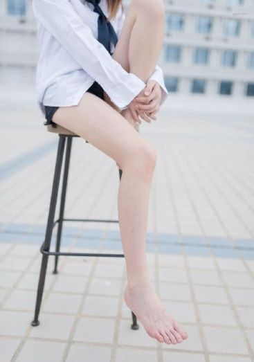 三个校花在我胯下娇喘视频_高清在线视频播放